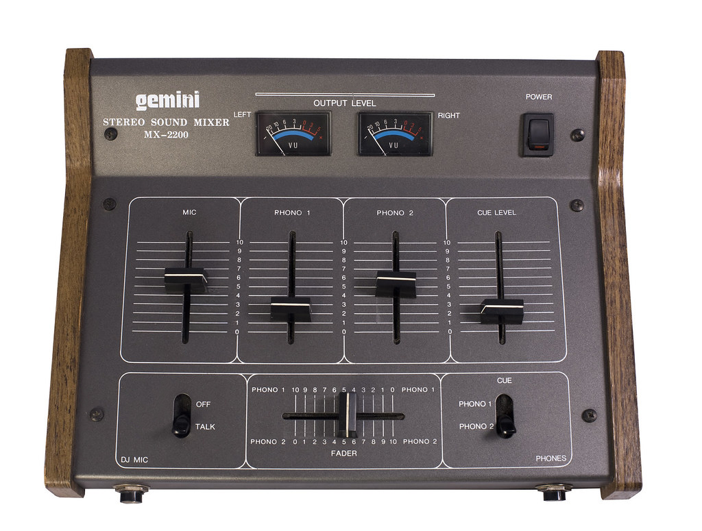 Gemini MX-2200 DJ mixer